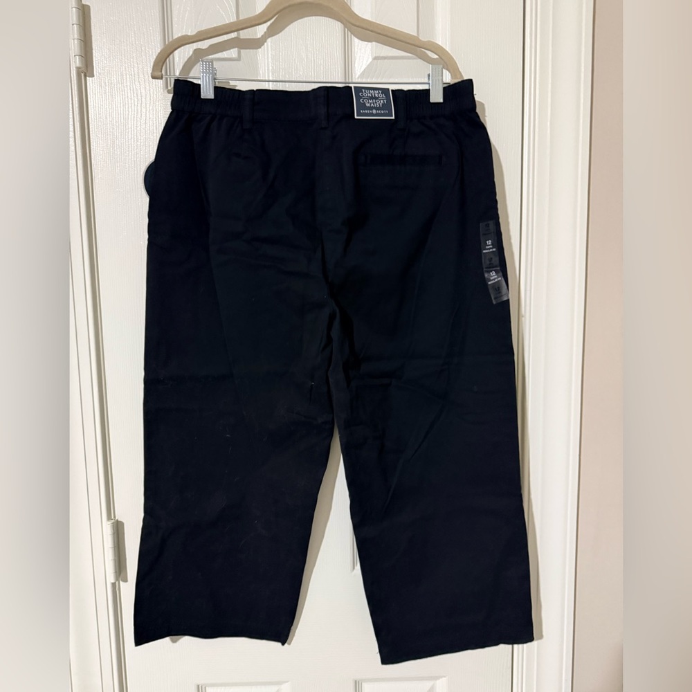 Karen Scott Black Capris with Button Detail - Picture 2 of 5